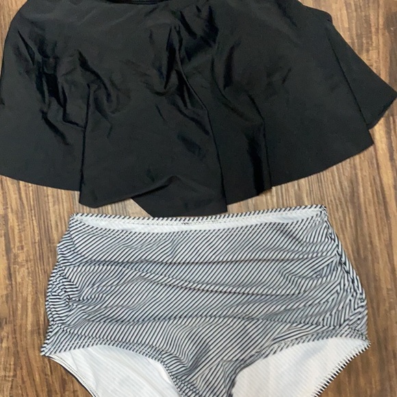 BLACK & WHITE 2 PIECE SWIMSUIT - Picture 7 of 8